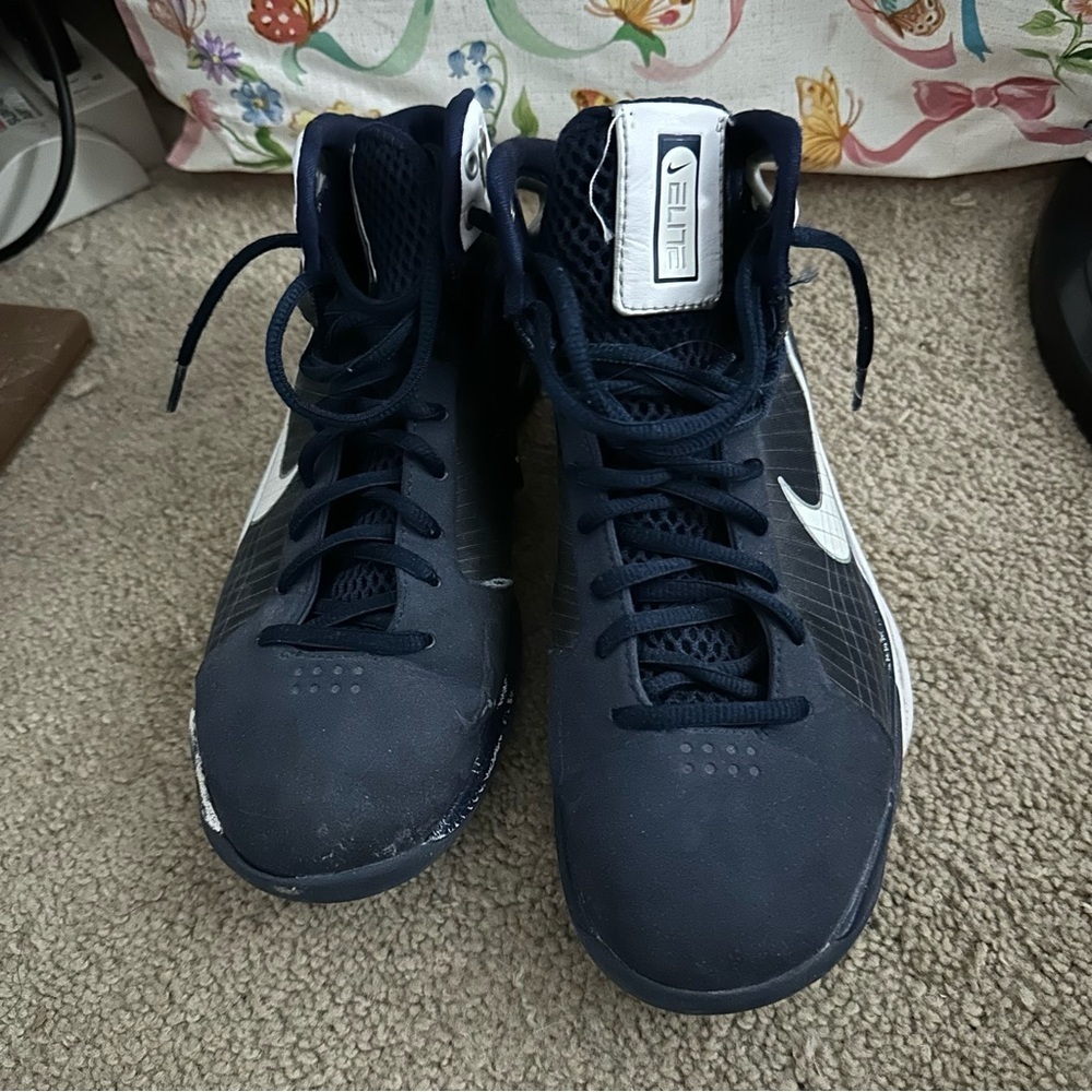 Nike Hyperdunks - Picture 1 of 6